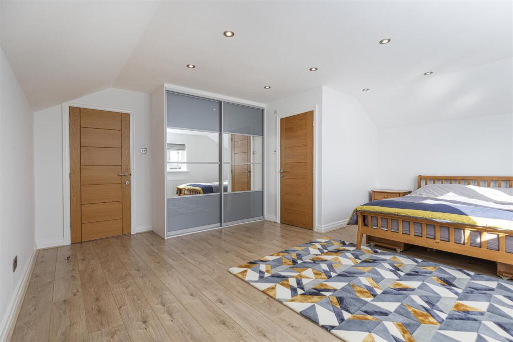 Bramleys Estate Agents - Crow Lees Gardens (24).jp