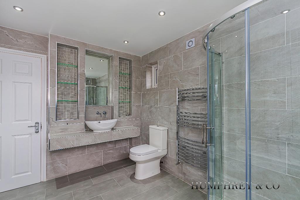 bathroom 2.jpg
