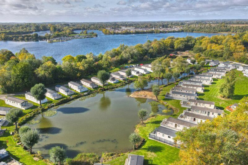 Lakeside position and backing onto th...