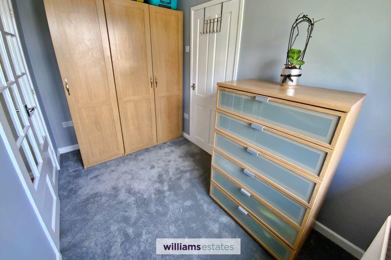 Walk-in Dressi...