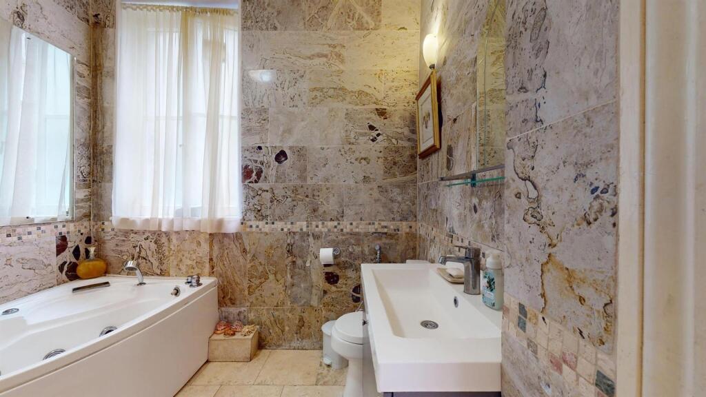 65SMMfamily bathroom2.jpg