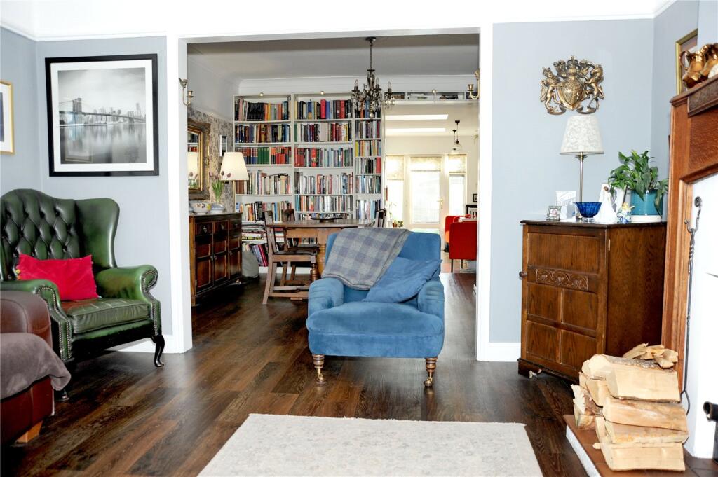 Lounge/Dining Room