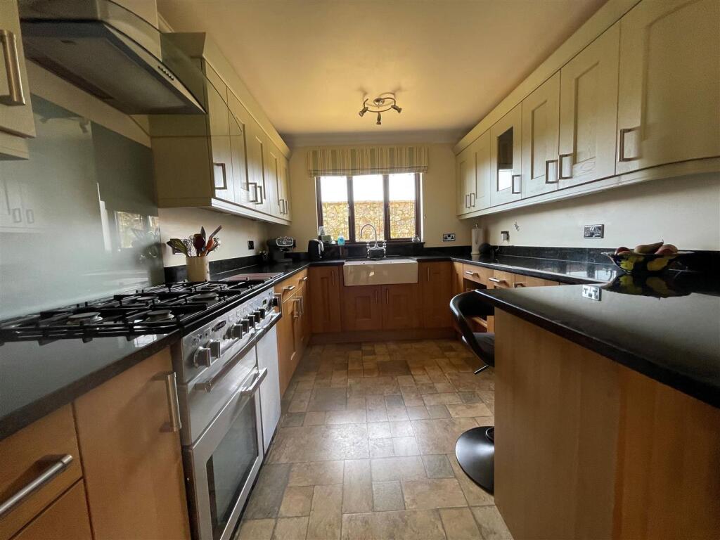 Kitchen 4.jpg