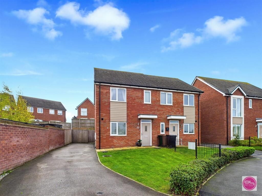 56 Drift Road, Castle Gresley (1).jpg