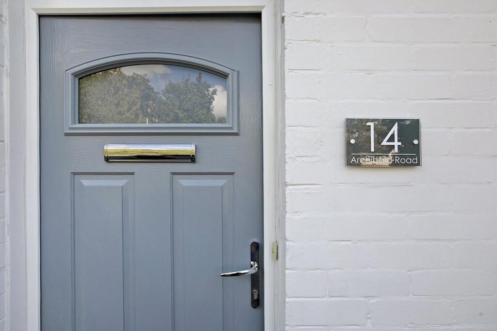 14Archibold202208...