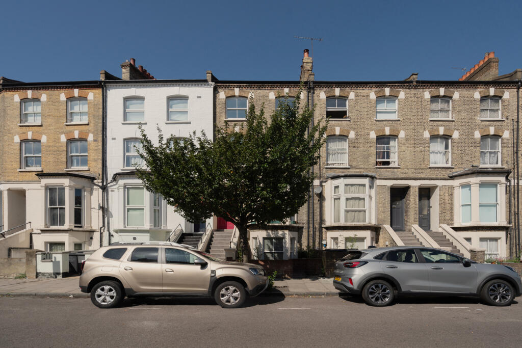 303859 - a0O6700000hJuZvEAK_N54.jpg