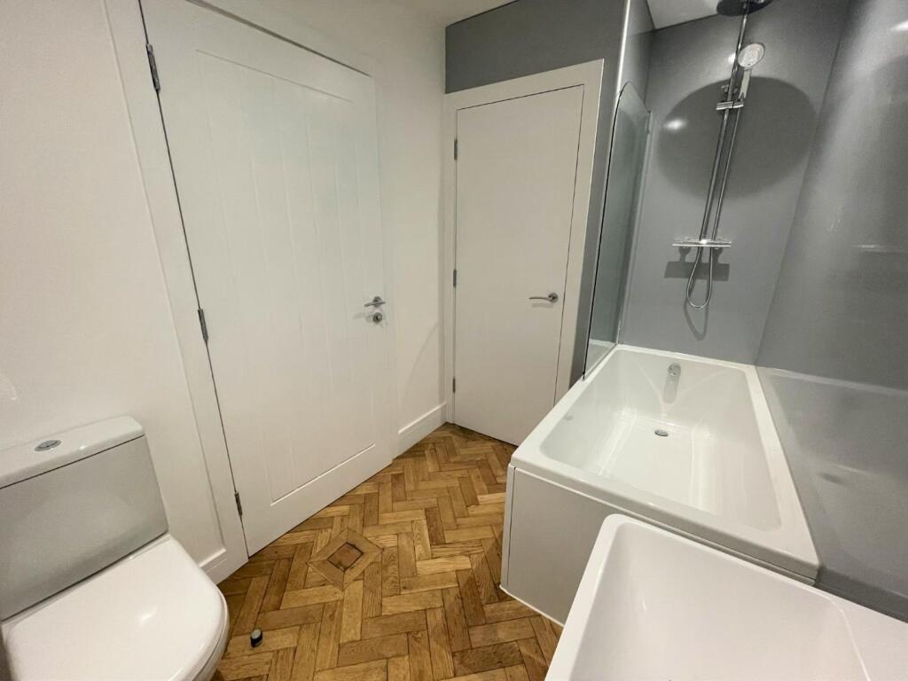 Bathroom ..jpeg