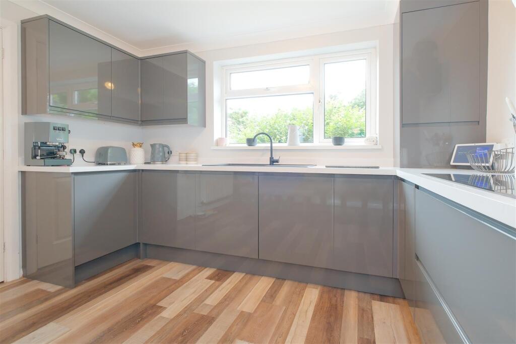 Hewitt Close 8.jpg