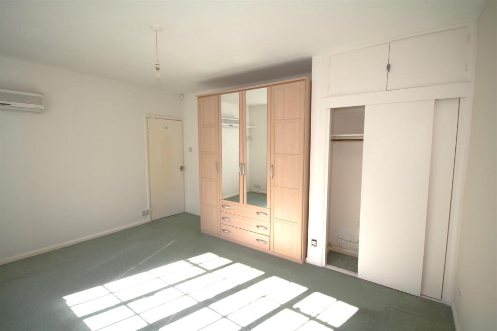 Bedroom 1b.JPG