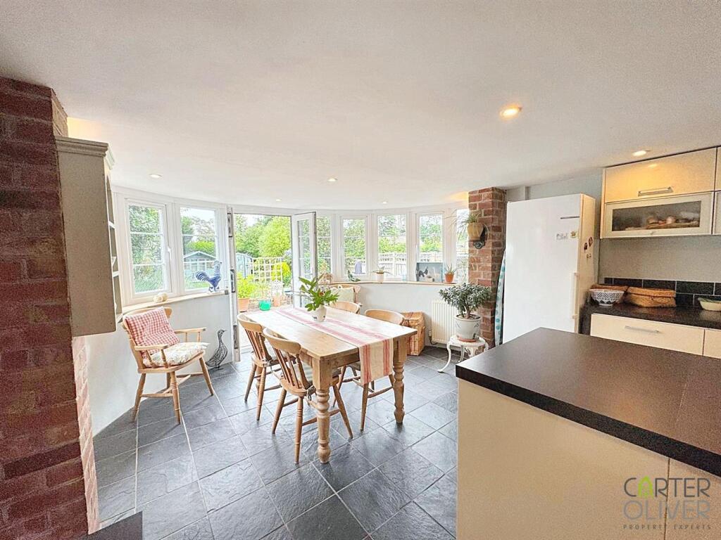 DINING SPACE