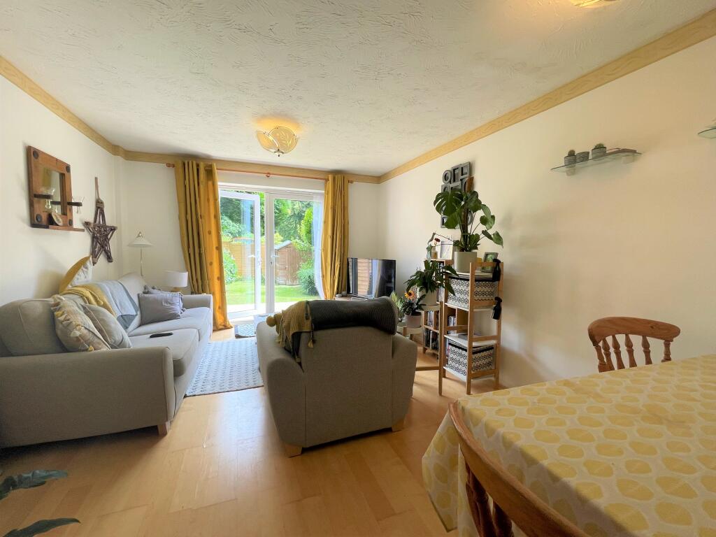 Living Room (2)
