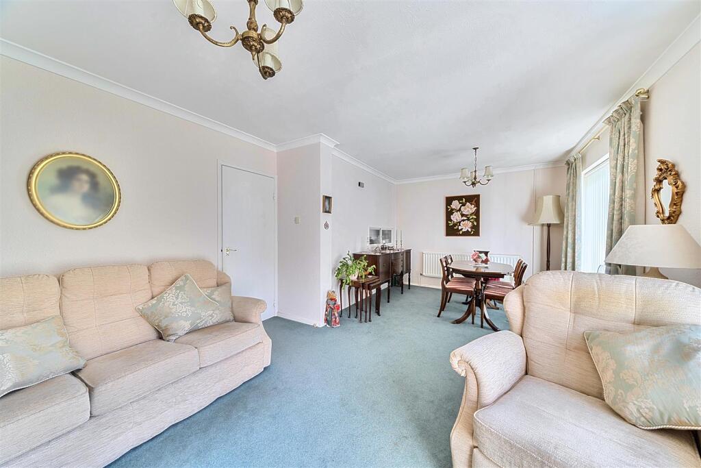 62 Wolsey Road, Rugby (14).jpg