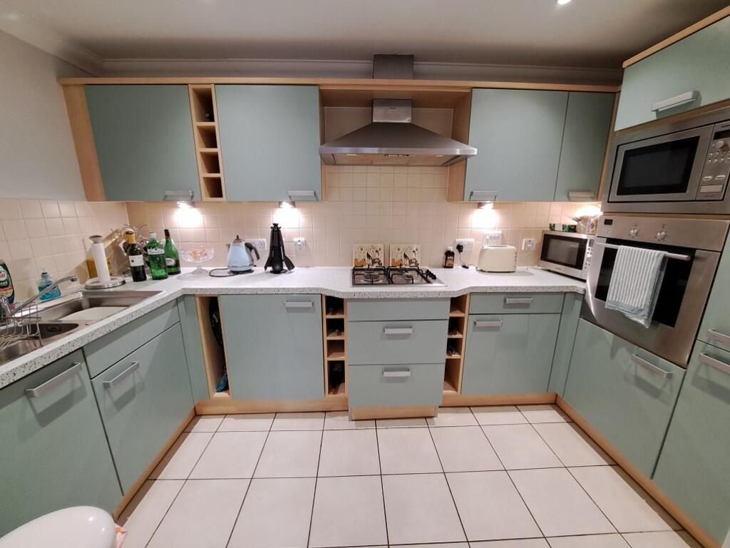 FITTED KITCHEN