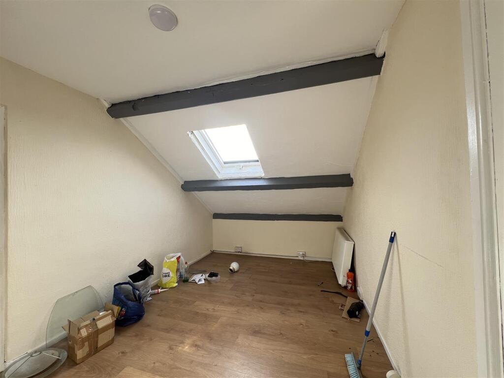 Flat 4 (6).jpg