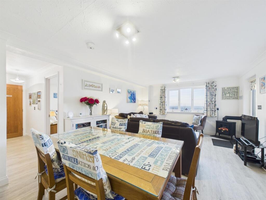 Open plan living room (1)