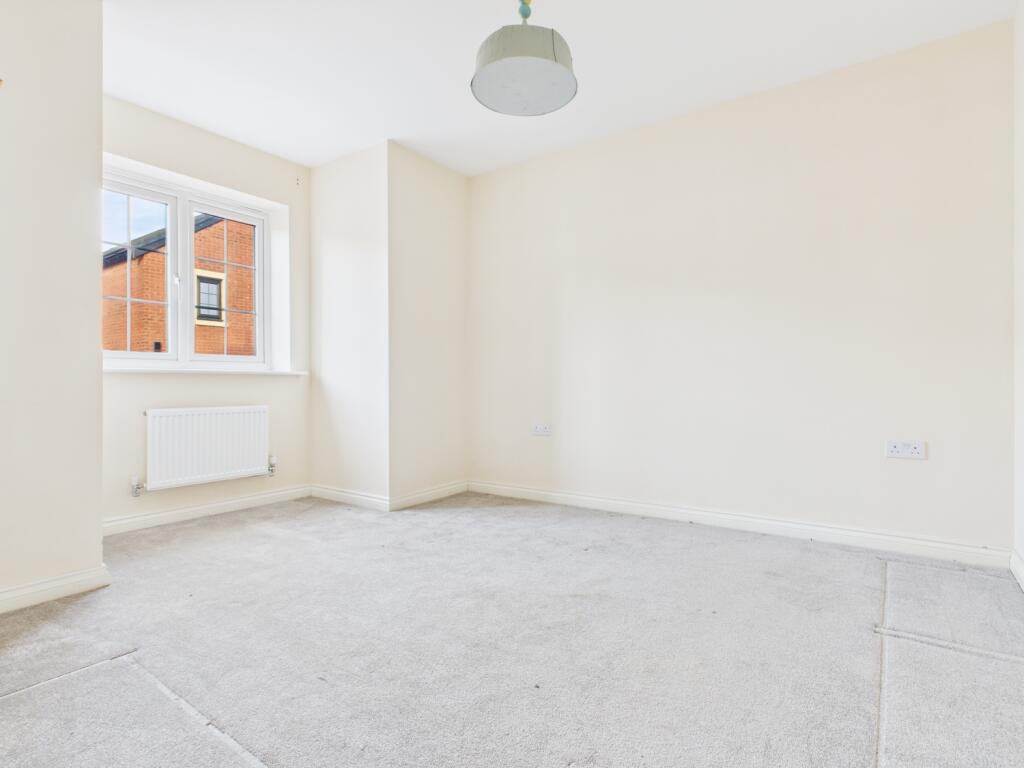 CAM03729G0-PR0178-STILL002