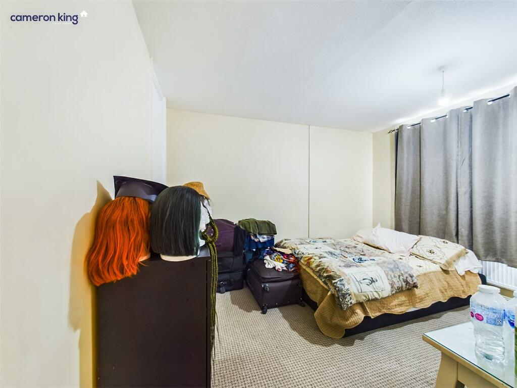 Bed 1.jpg