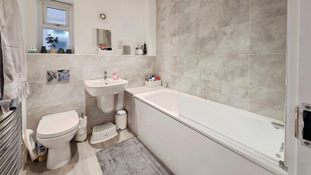pbox-bathroom-344204.jpg