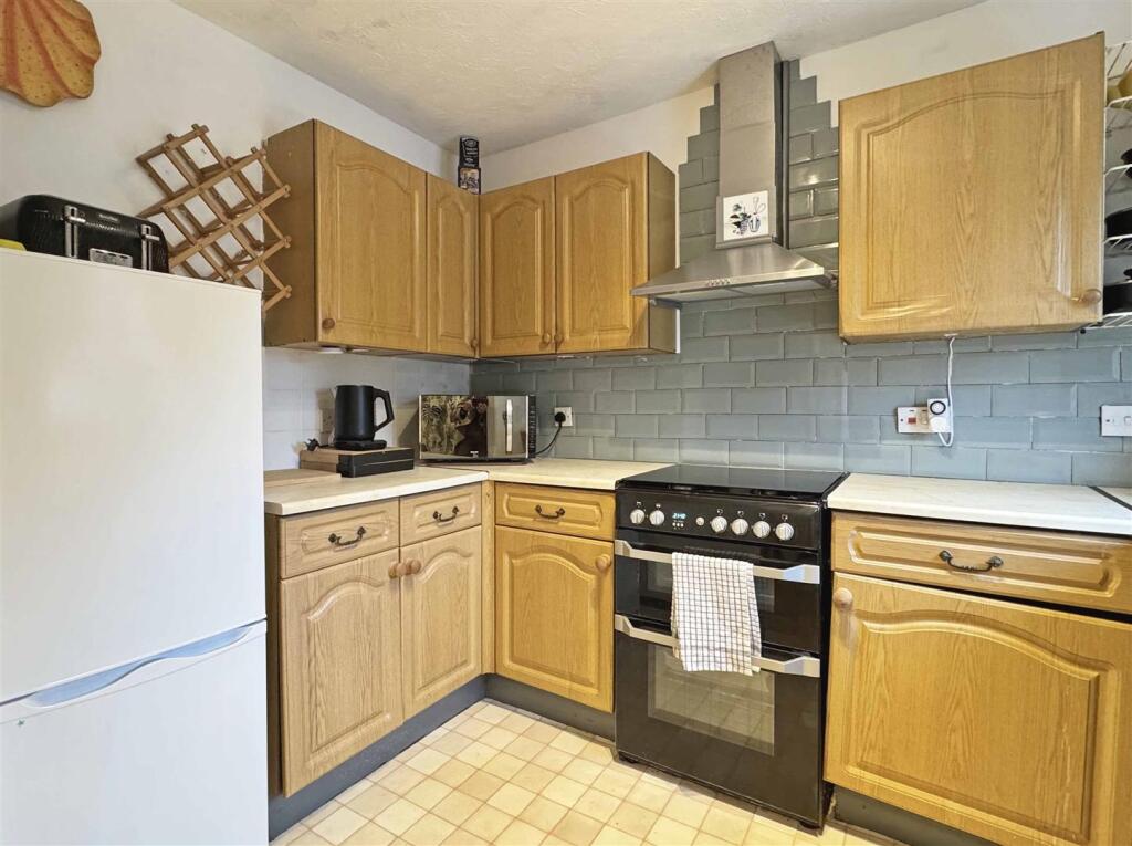 Kitchen c.jpg