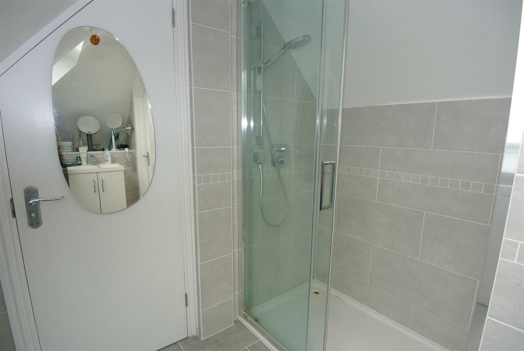 Bedroom 4 EnSuite a.JPG