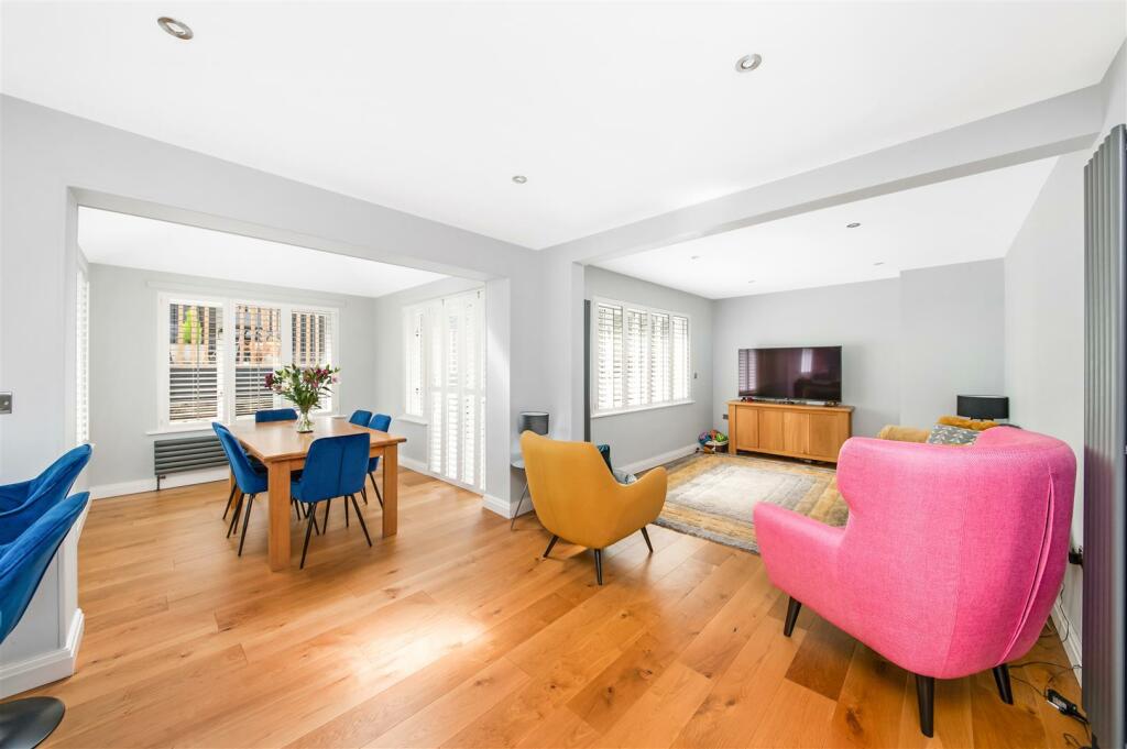 OPEN PLAN DINING/KITCHEN/FAMILY ROOM