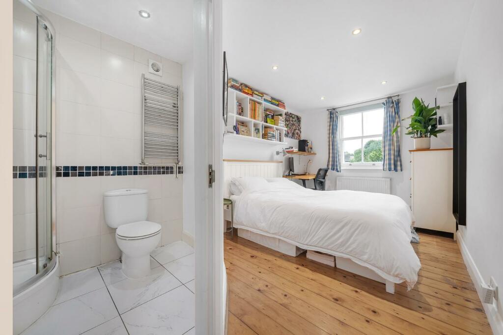 Bedroom 1 (2).jpg