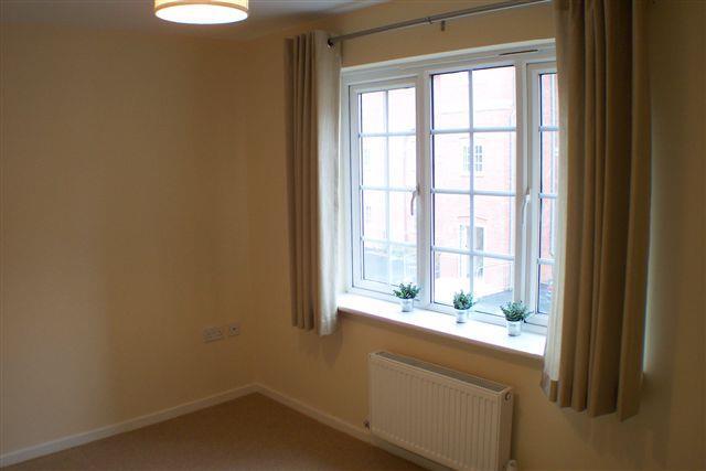 P1047_bedroom.jpg