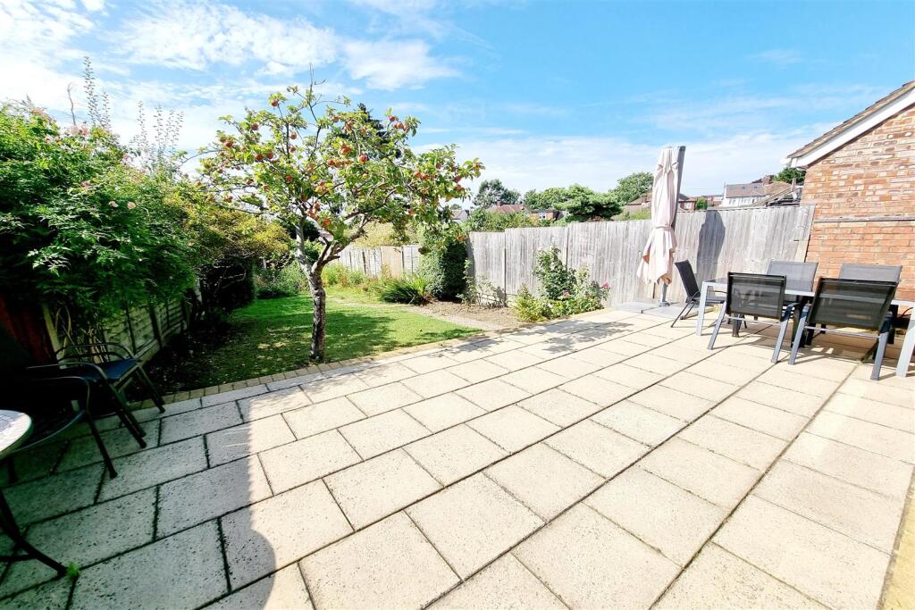 LARGE SUN TRAP PAVED TERRACE AREA/REAR GARDEN: