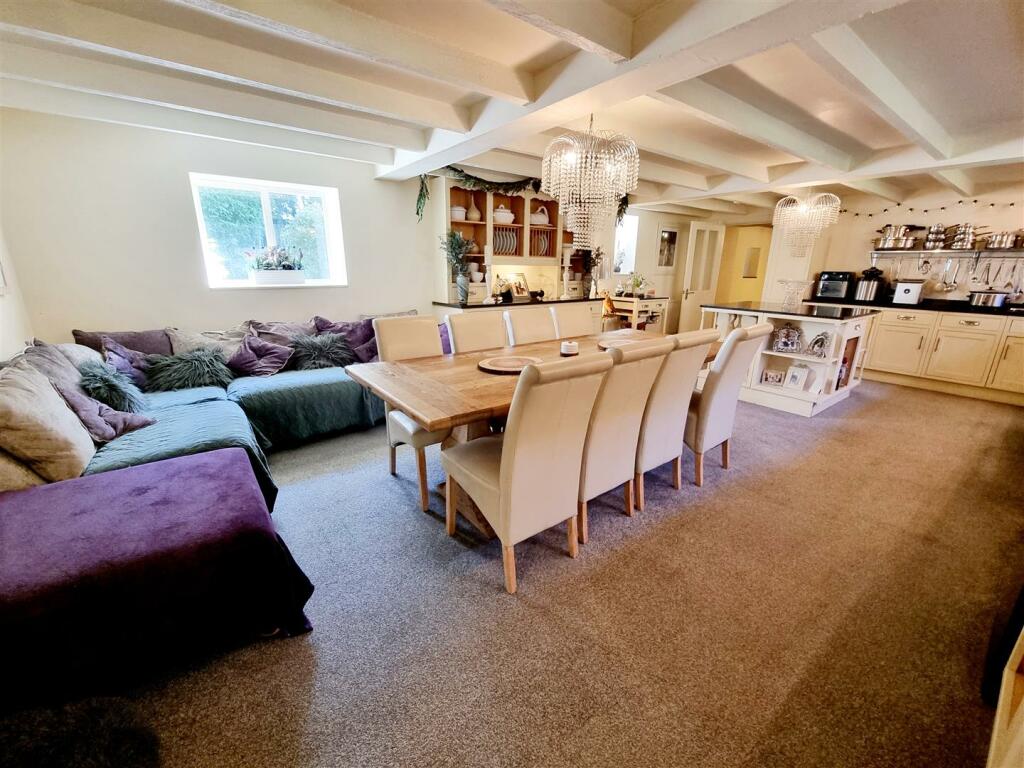 Kitchen / Dining Room