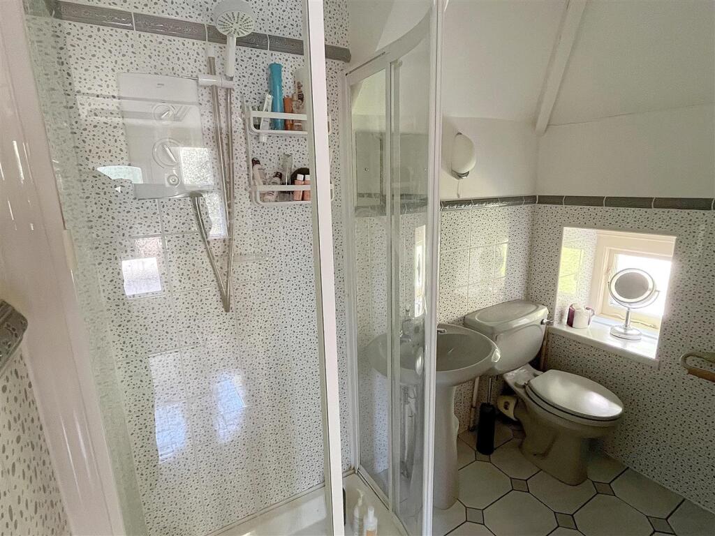 Shower Room.jpg