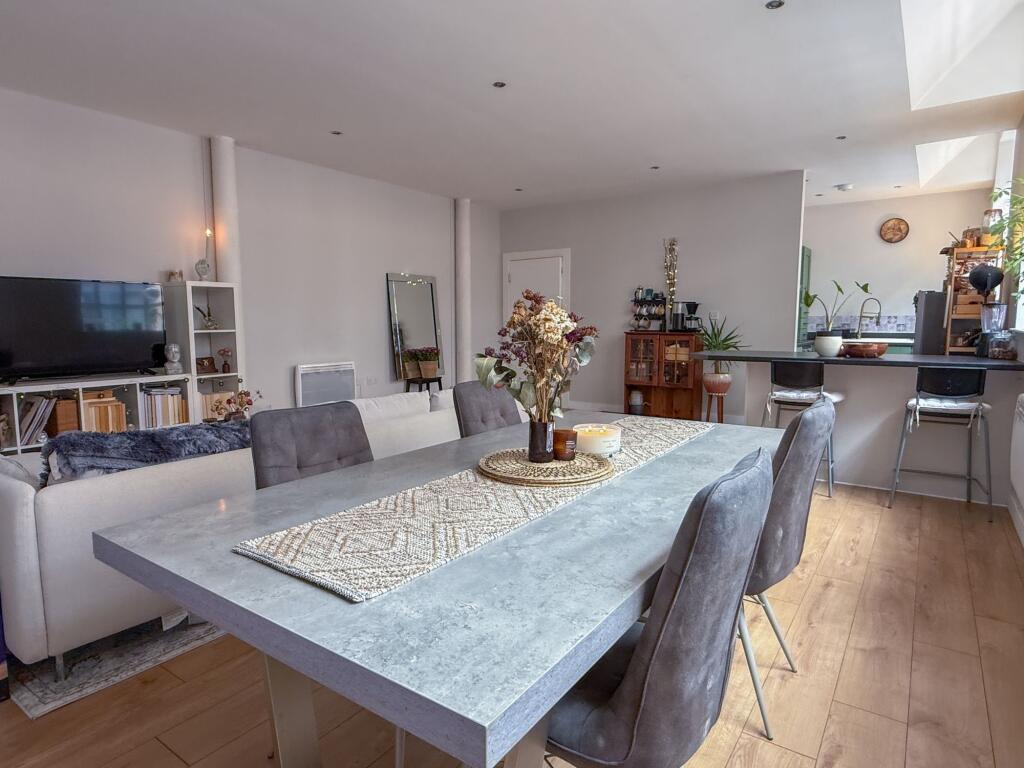 Open Plan Kitchen/Living Area