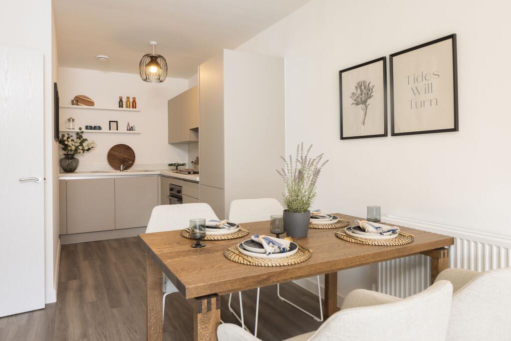 SHOW APARTMENT KTICHEN DINING