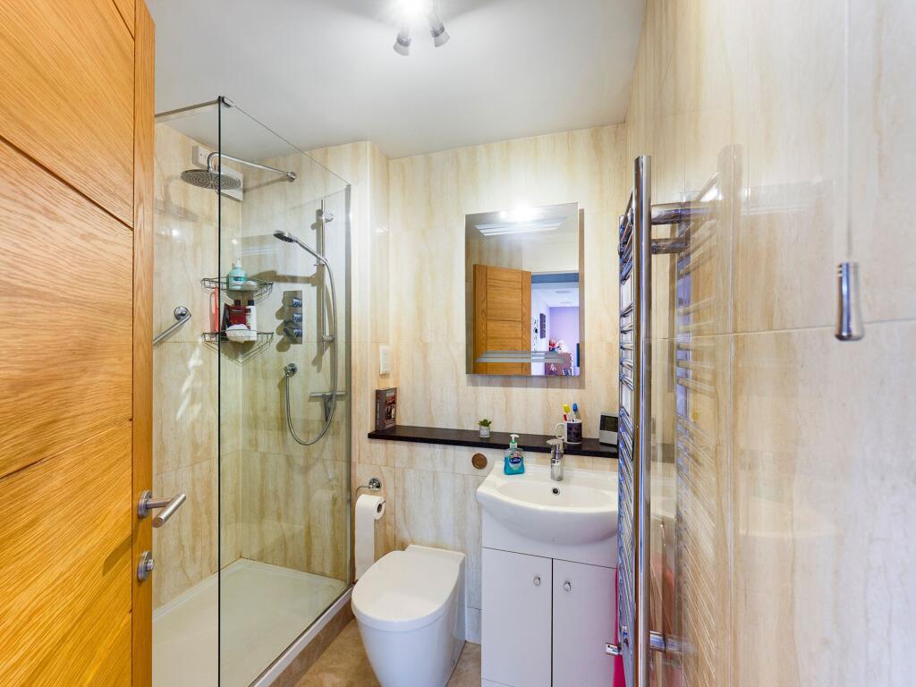 En-Suite Bathroom
