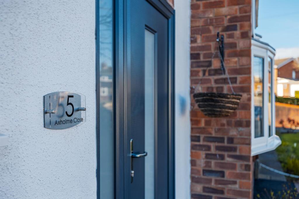 5 Axholme Close-26.jpg