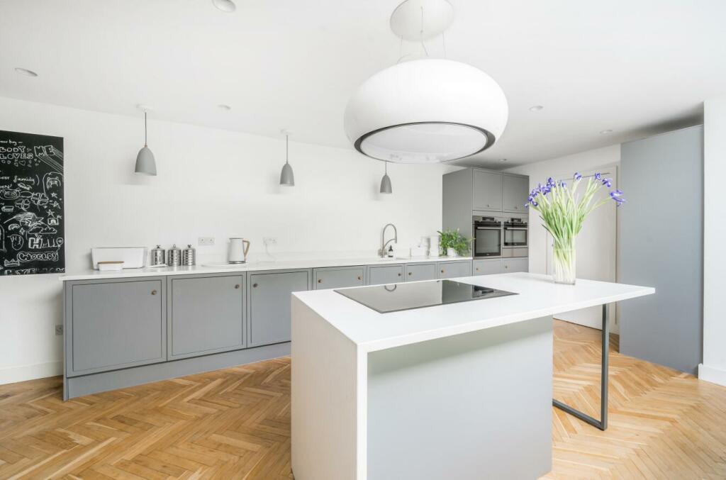 Longrood Road, Rugby