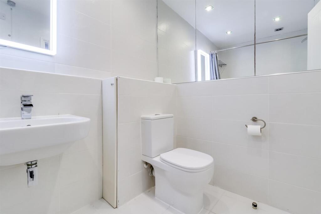 Bathroom (5).jpg