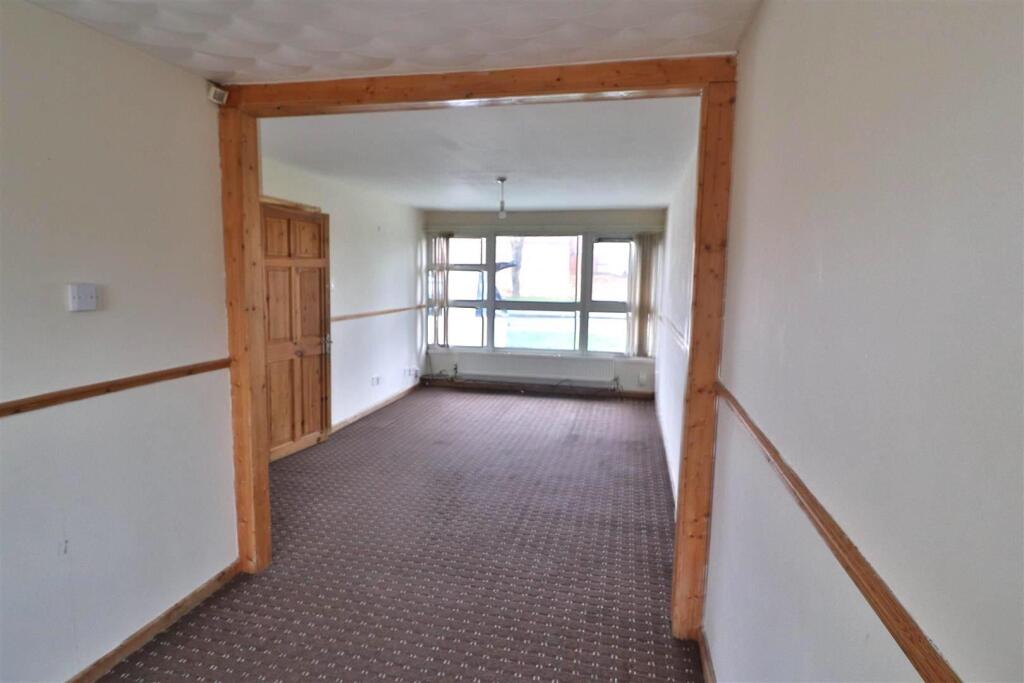 LIVING ROOM/ DINING ROOM