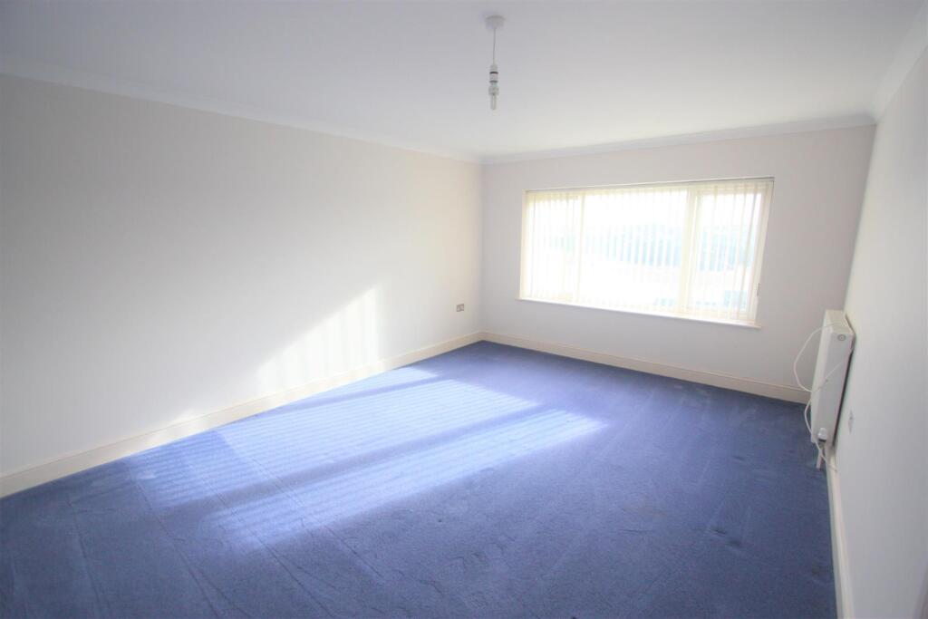 14 Longshore Apartments Bedroom 1