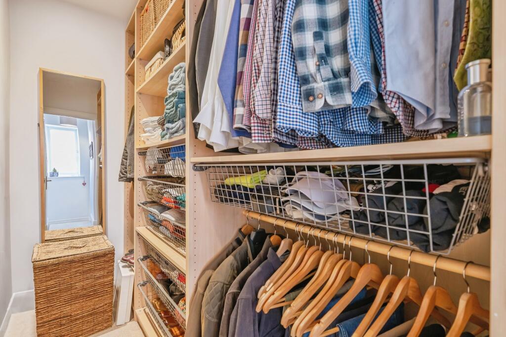 17. Walk in wardrobe