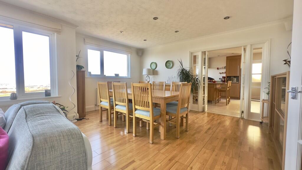 DE4C8AEB-EB33-462...