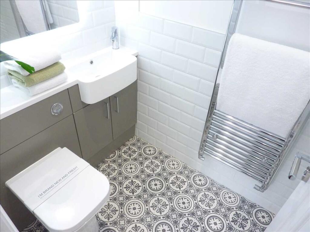 ENSUITE SHOWER ROOM