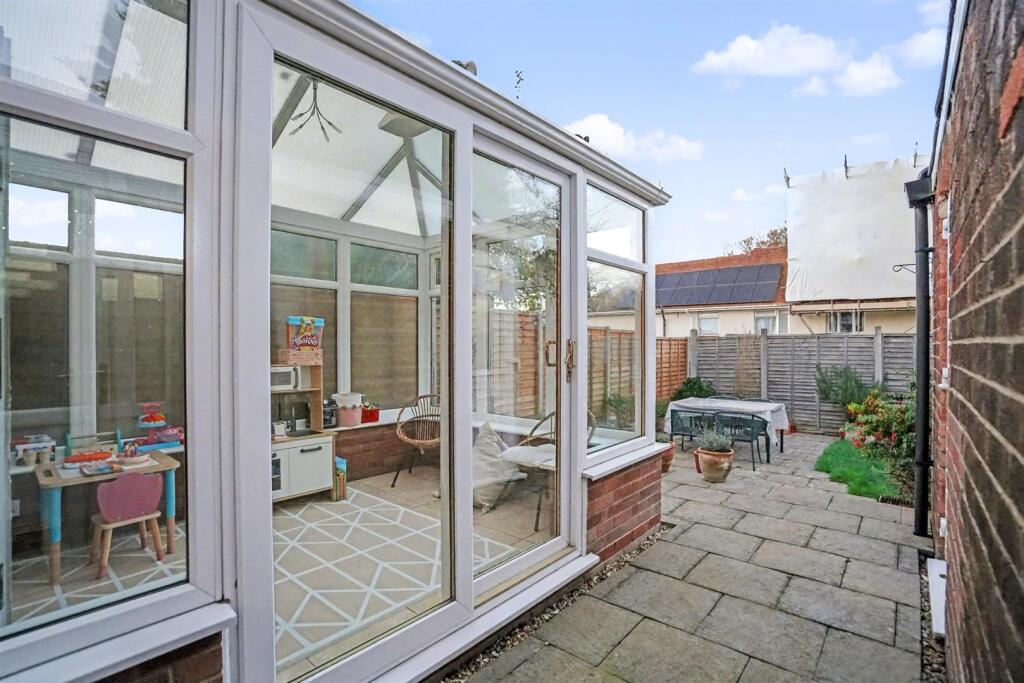 14 England Cresent-11.jpeg