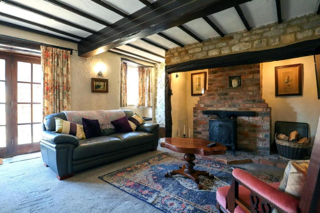 Sitting room (2).jpg