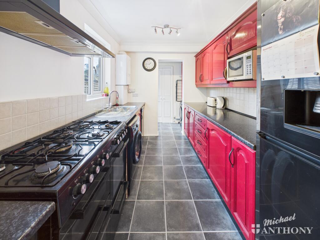 CAM02773G0-PR0376-STILL020