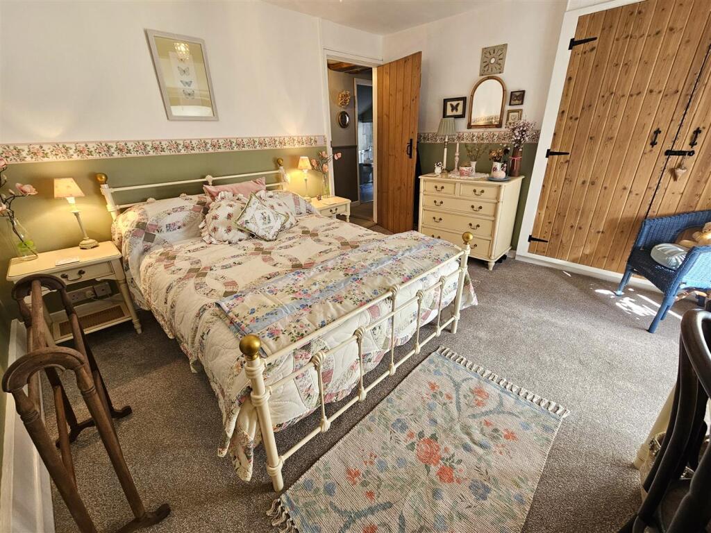 Bedroom 2 (2).jpg
