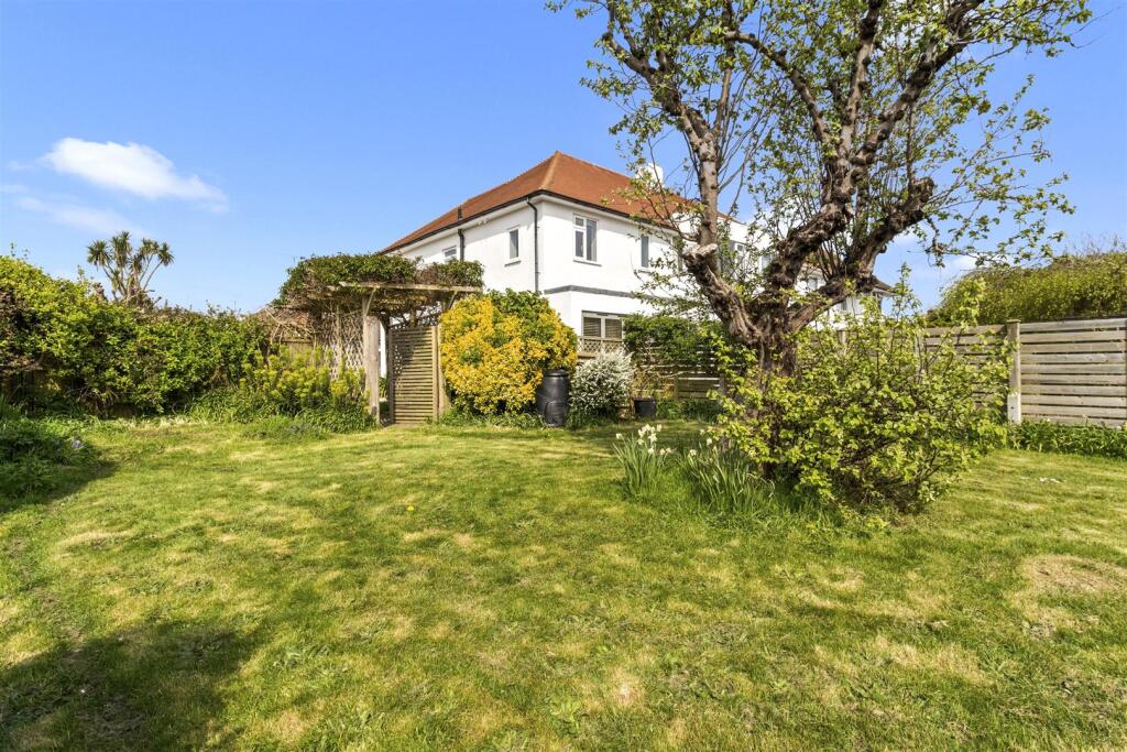 Nutley Drive 18-029.jpg