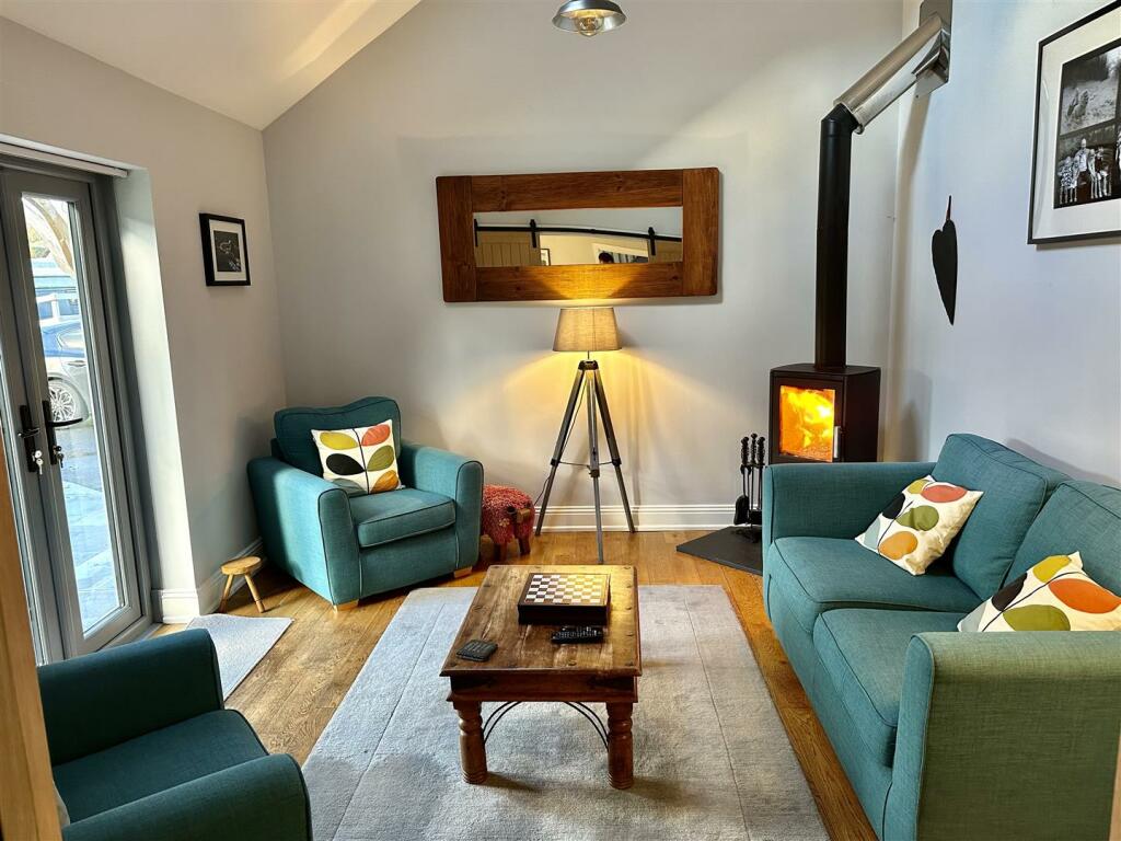 2nd Living Room