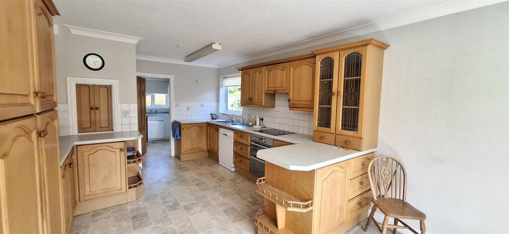 KITCHEN/BREAKFAST ROOM