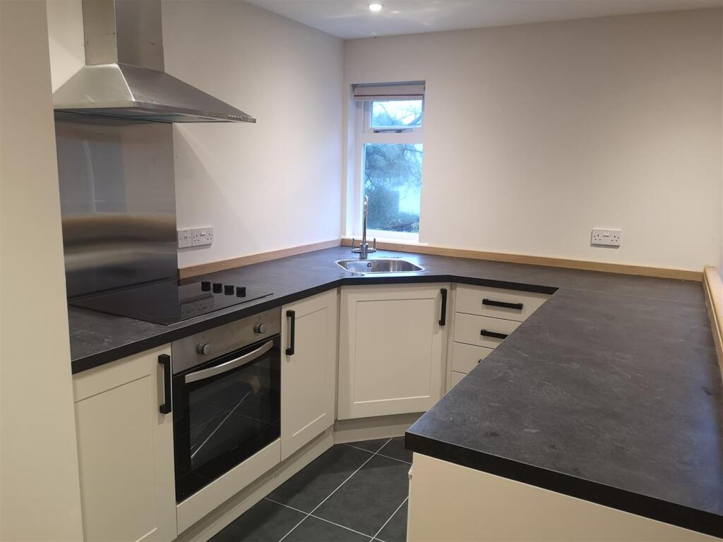 Kitchen 2.jpg