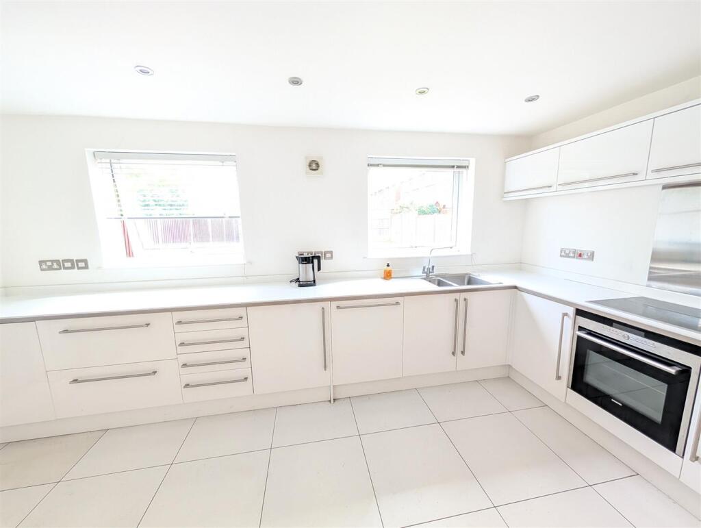 Breakfast Kitchen c.jpg